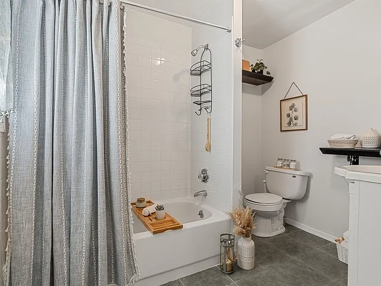 377 Dorchester St #3 — Photo 4