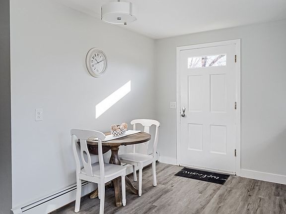 4th image of 105 Regina Dr