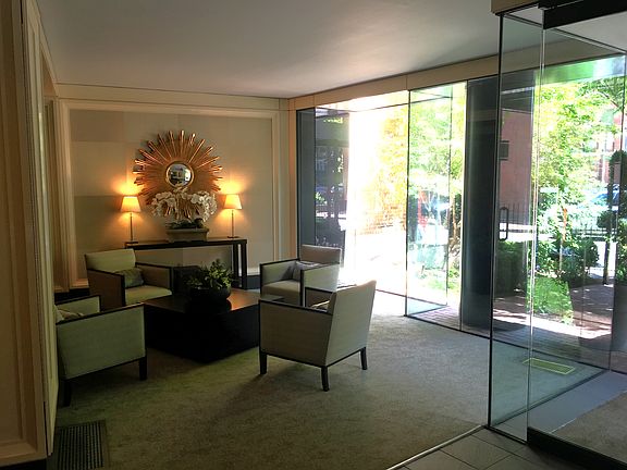 Lobby with concierge