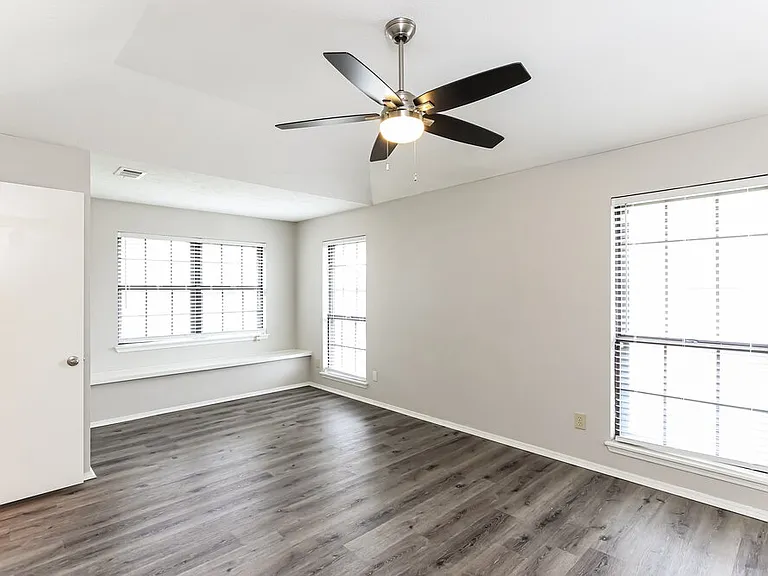 1435 Colborne Dr — Photo 10