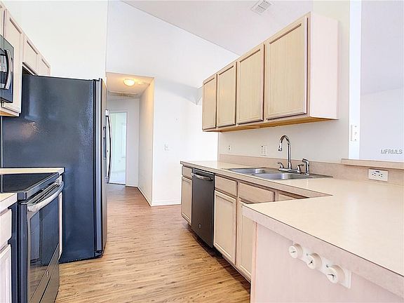 5th image of 541 Majesty Dr
