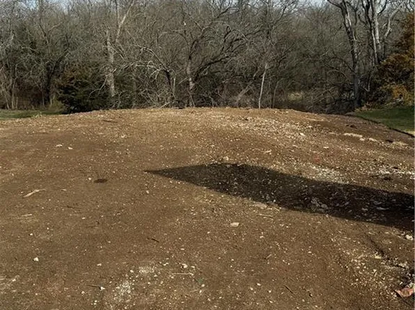 907 Redbud Dr, Paola, KS 66071