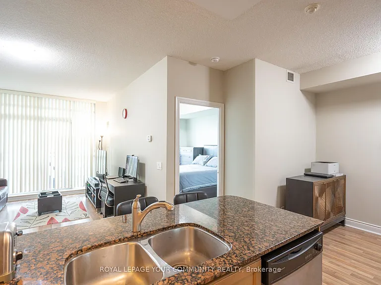 319 Merton St #805 — Photo 10