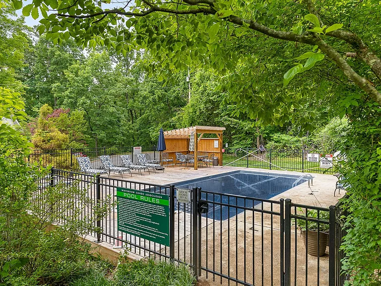 565 Winterview Ln — Photo 5