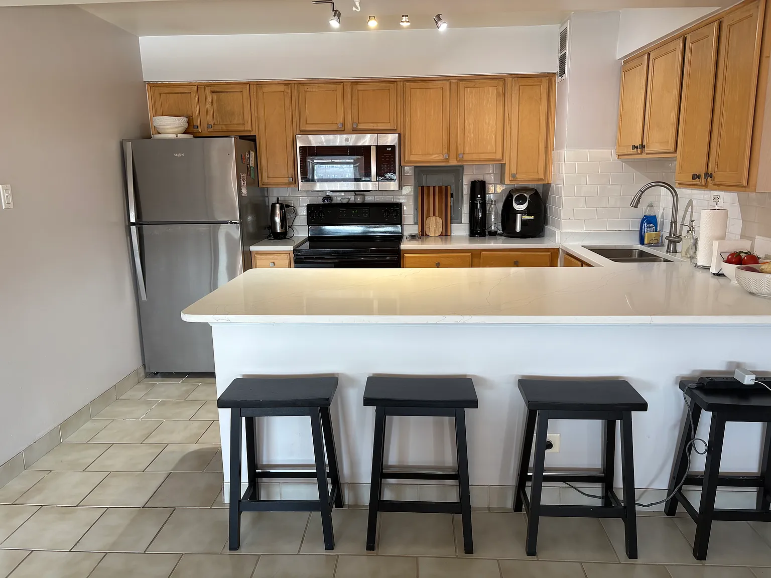 1 bed, 700 sqft, $1,700 — Photo 2