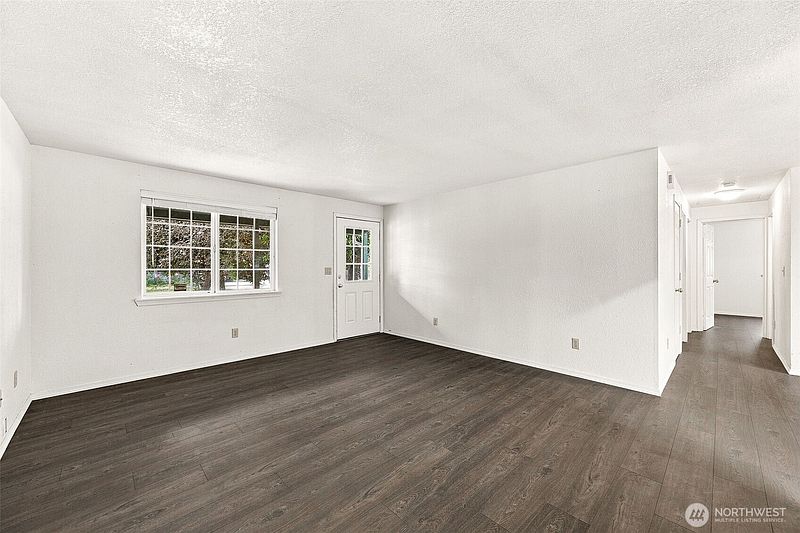 5th image of 912 Marion Street