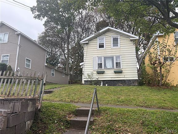 3rd image of 242 E 9th St