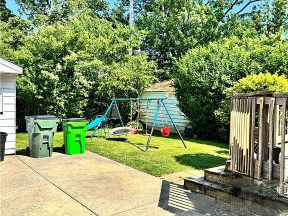 3rd image of 6033 E 135th St