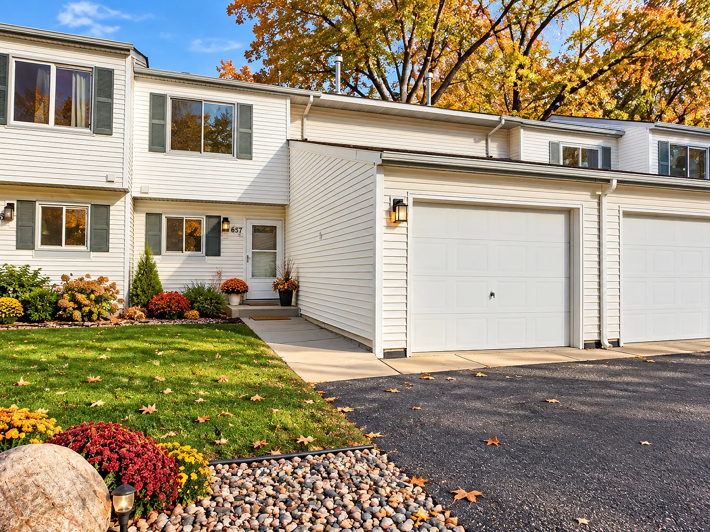 Newly Remodeled 3 Bedroom/1.5 Bath Townhome! — Photo 1