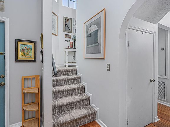 4th image of 909 SW Jacqueline Avenue