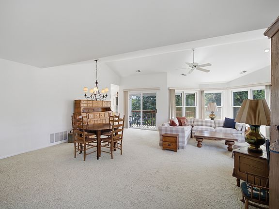 5th image of 326 Satinwood Ct N #326