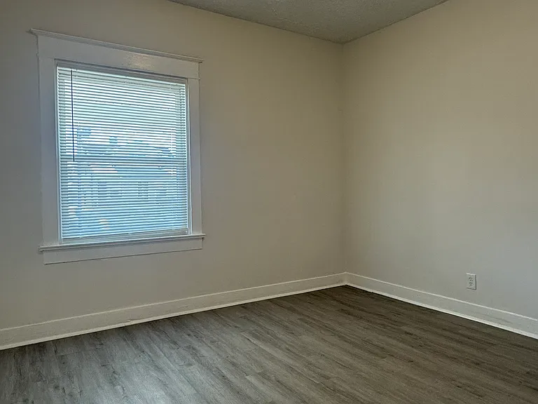 4003 W Muhammad Ali Blvd — Photo 9