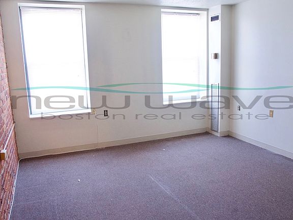 3rd image of 83 Westland Ave APT 401