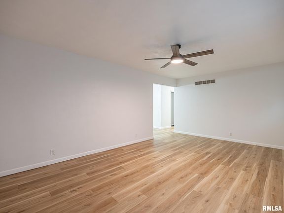 4th image of 410 Stout Dr