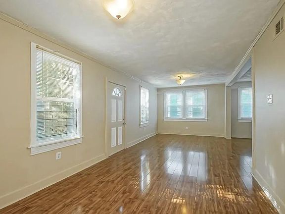 2nd image of 828 N Lopez St