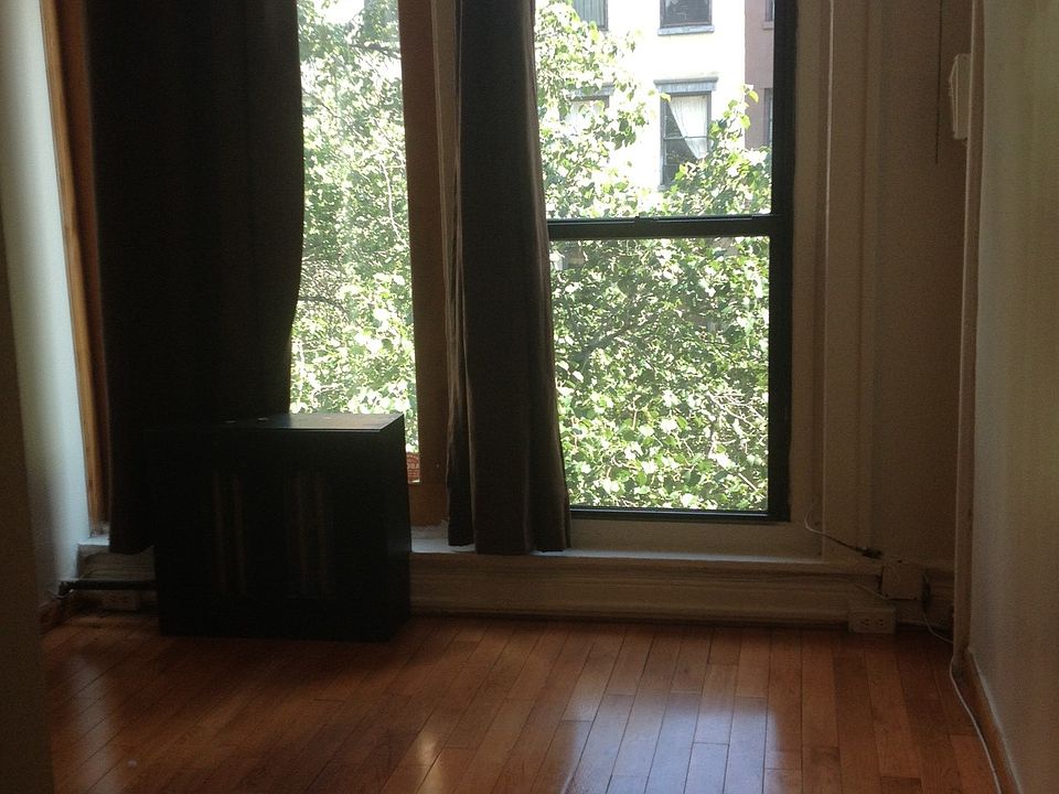 1st image of 166 Lexington Ave APT 3