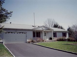 9 Pine Cone Ln, Islandia, NY 11749