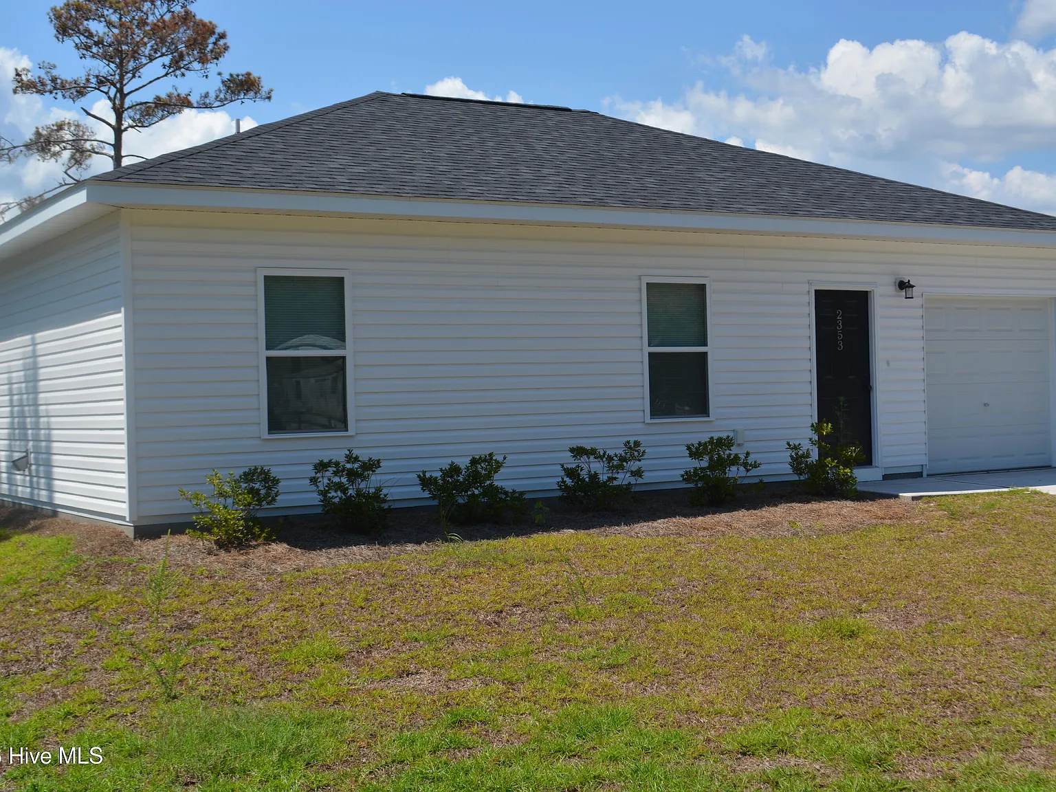 3 bed, 2.0 bath, $1,700 — Photo 2