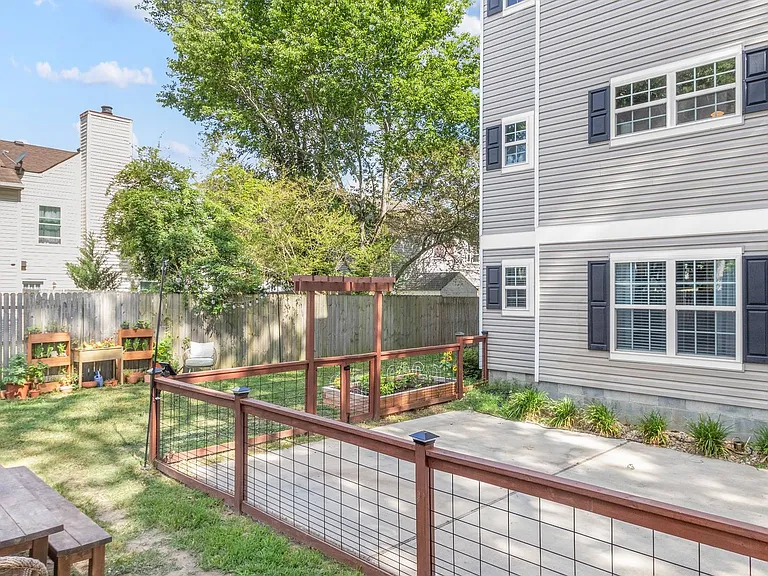 1545 Ocean Garden St — Photo 25