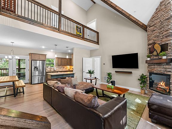 4th image of 101 Willow Oak Lane Lane