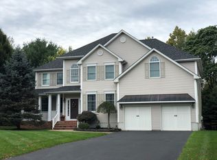 3 Perry St, PEAPACK-GLADSTONE, NJ 07931