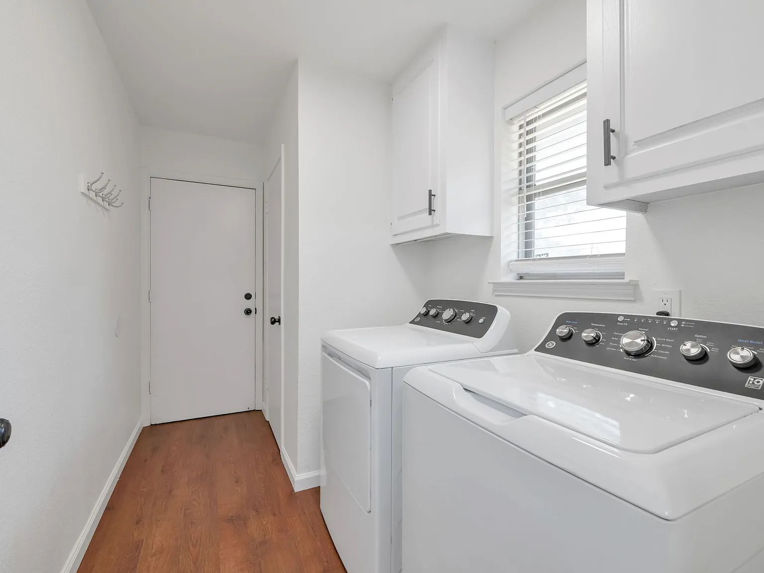 3 bed, 1848 sqft, $2,945 — Photo 4