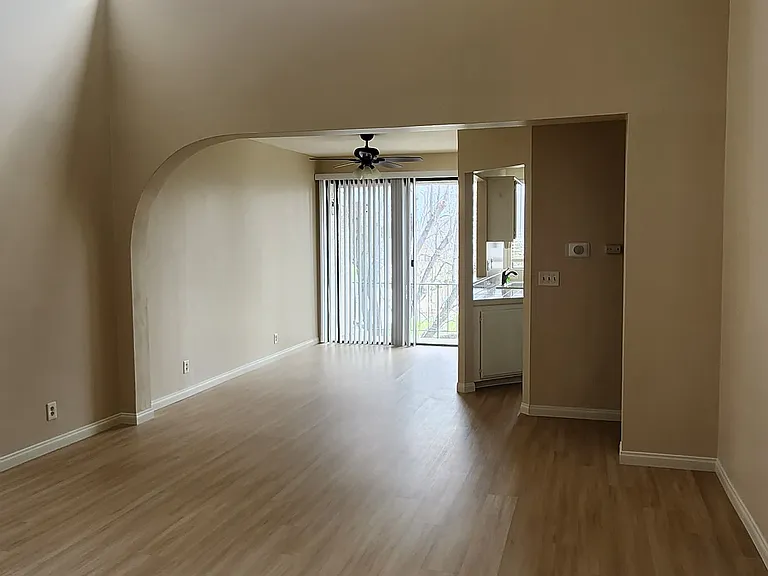 7211 Cozycroft Ave #68 — Photo 9