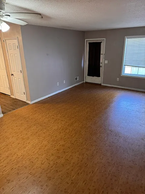 3 bed, 1378 sqft, $1,995 — Photo 3