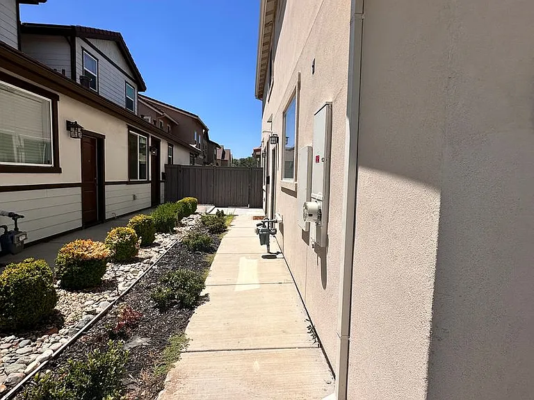 1707 Heirloom St #B — Photo 18