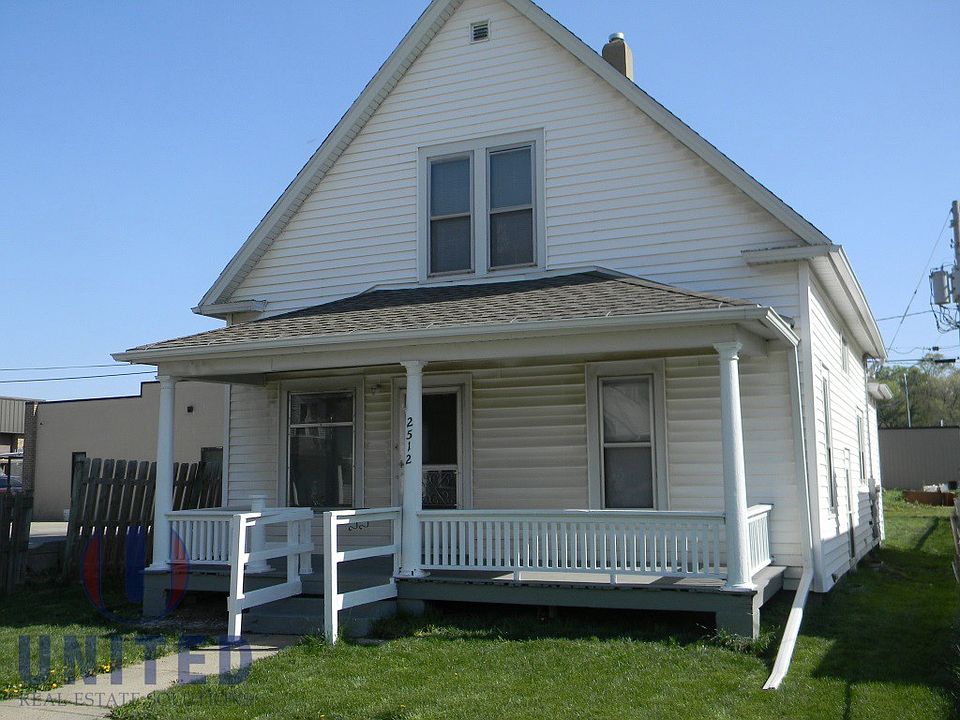 1st image of 2512 1st St
