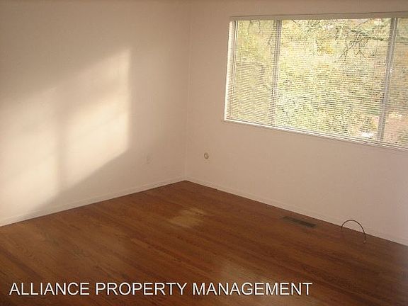 5th image of 429 Singing Woods Pl