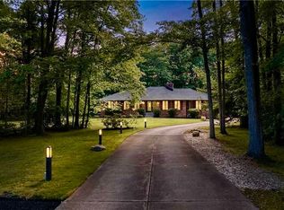 4830 Som Center Rd, Moreland Hills, OH 44022