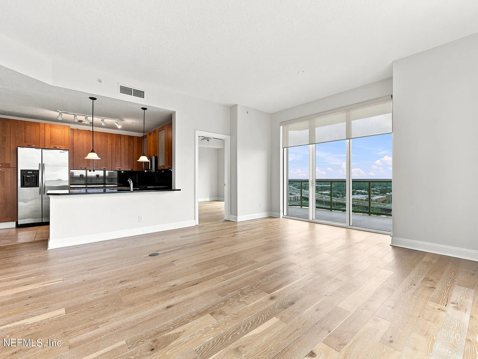 2 bed, 2.0 bath, 1337 sqft, $3,400 — Photo 4