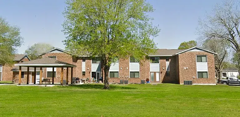 106 Walnut St — Photo 1