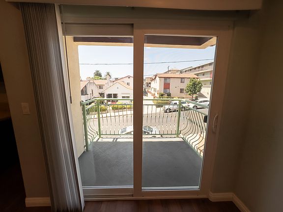 Entrance to balcony