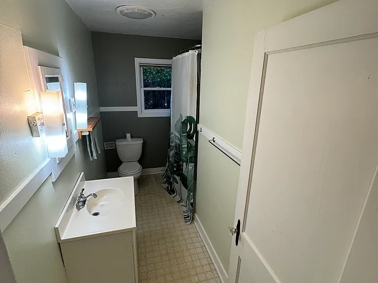 527 NW 15th St — Photo 9