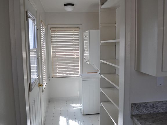5th image of 432 Bryan Ave #B