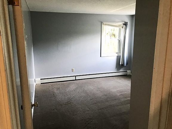 5th image of 109 Langley St APT 6