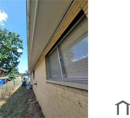 4043 Esseldale Dr — Photo 2