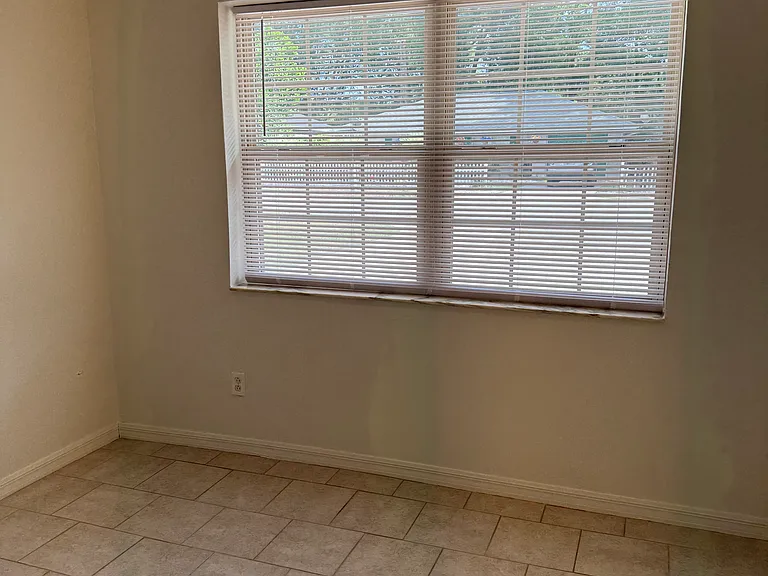 4635 SE 137th Pl — Photo 8