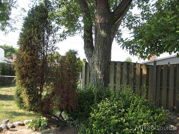 4th image of 11142 Fairway Dr