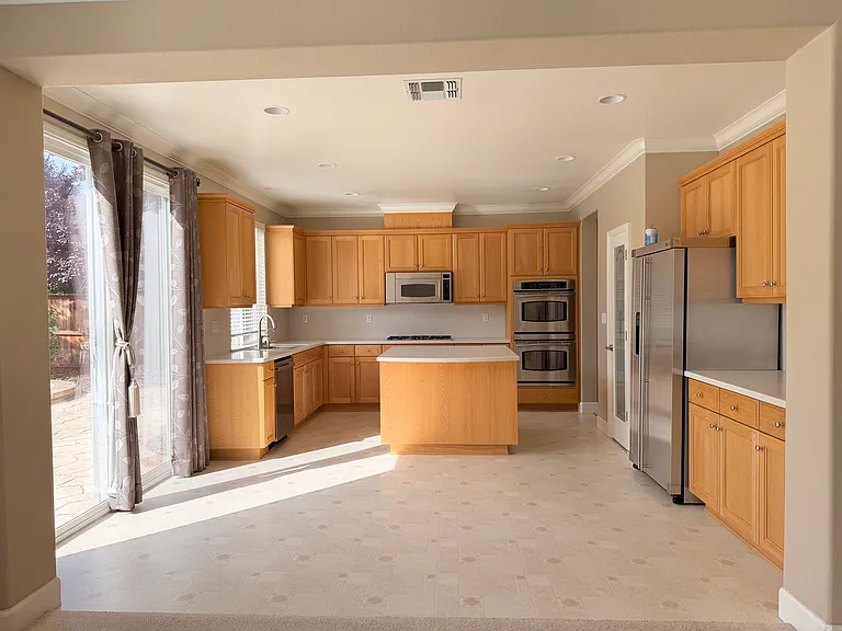 1143 Souza Way — Photo 9