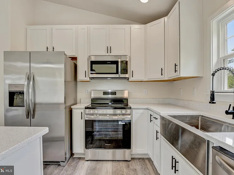 19 Carol St — Photo 12