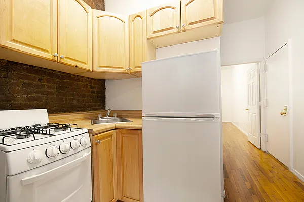 Rented by R New York | media 9