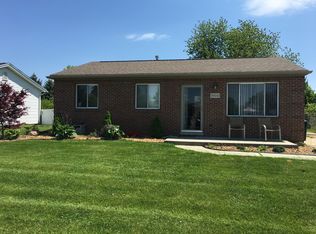 30143 Dover St, Flat Rock, MI 48134