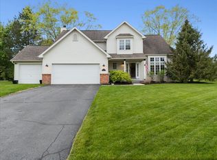 1384 Baywood Cir, Brighton, MI 48116