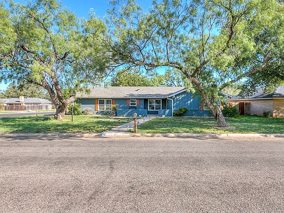 3rd image of 2942 Canyon Creek Dr