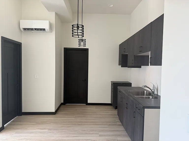 314 1/2 N Bridge St #1 — Photo 8