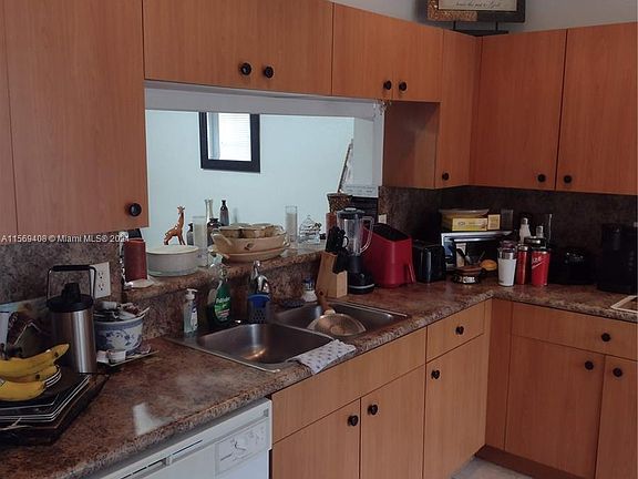3rd image of 2803 SW 82nd Ave #101