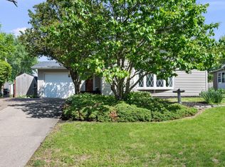 1511 Parklane Dr, Bettendorf, IA 52722